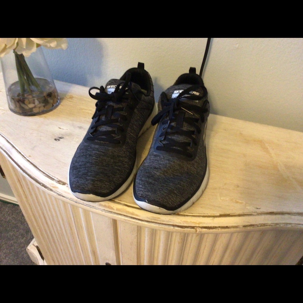 Men’s Size 9 Skechers